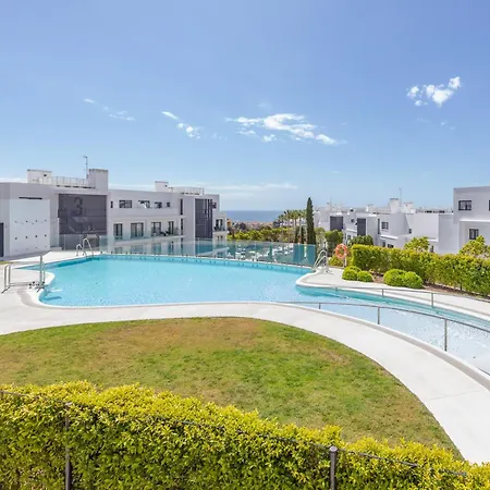Modern Pedro, Higueron Reserve Apartment *