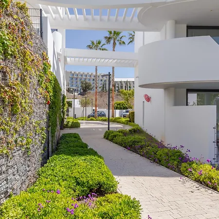 Modern Pedro, Higueron Reserve Apartment
